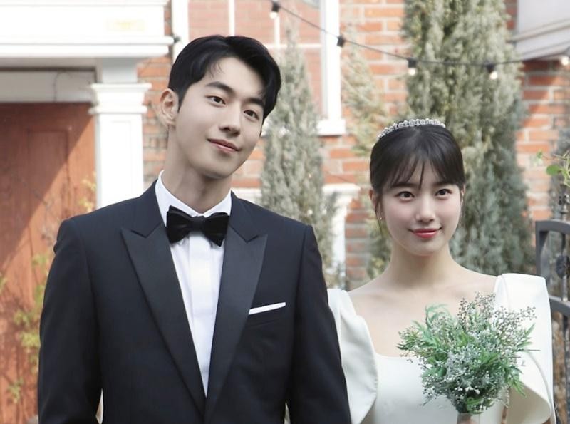 “Ảnh cưới” của Nam Joo Hyuk - Suzy khiến MXH dậy sóng: Ngọt đến mức netizen nghi phim giả tình thật