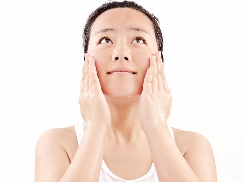 3 bí quyết massage mặt tại nhà