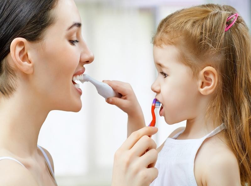 Kinh nghiệm chăm sóc răng miệng cho bé trong độ tuổi ăn dặm