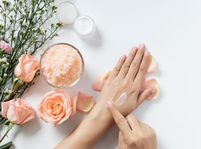  Chuẩn bị một tâm hồn đẹp là chưa đủ, đón Tết còn cần làn da tay mềm mại