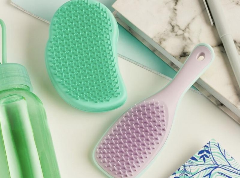 Có nên dùng các loại lược gội đầu và massage da đầu? 