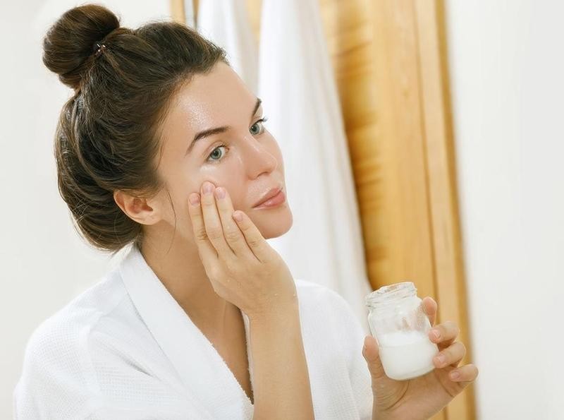 Tận dụng tối ưu các thành phần hút ẩm trong mỹ phẩm dưỡng da mùa đông