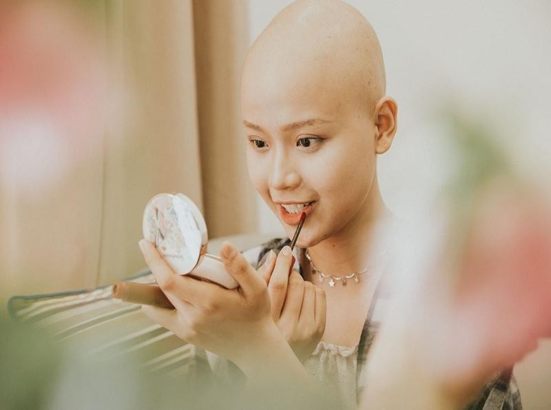 Nữ sinh vượt bạo bệnh đi thi Hoa khôi Ngoại thương:"Tôi đẹp nhất khi tôi tự tin, kể cả khi đầu trọc"