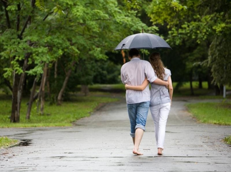 Hẹn hò ngày mưa hóa ra cũng lãng mạn lắm đấy