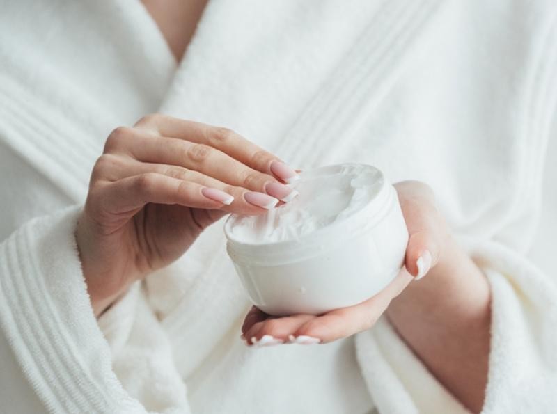 Có nên thoa kem dưỡng thể lên da mặt?