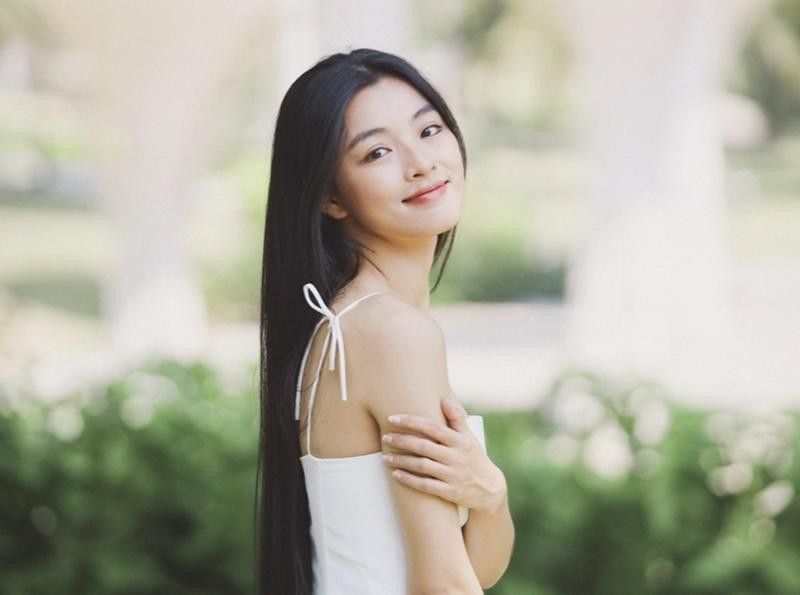 Vẻ đẹp tựa nàng thơ của Lan Thy - nữ diễn viên trong phim "Em và Trịnh"