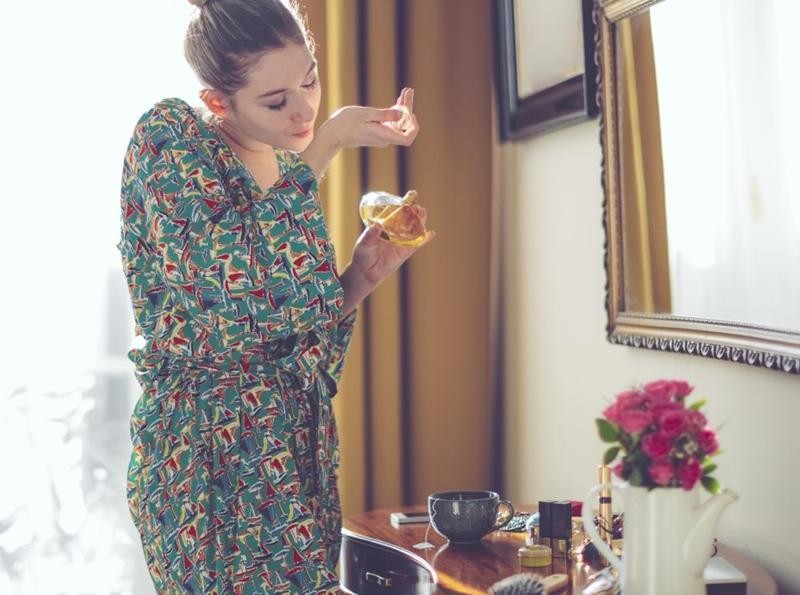 Vì sao người ta hay mua nước hoa mới mỗi khi đi du lịch?