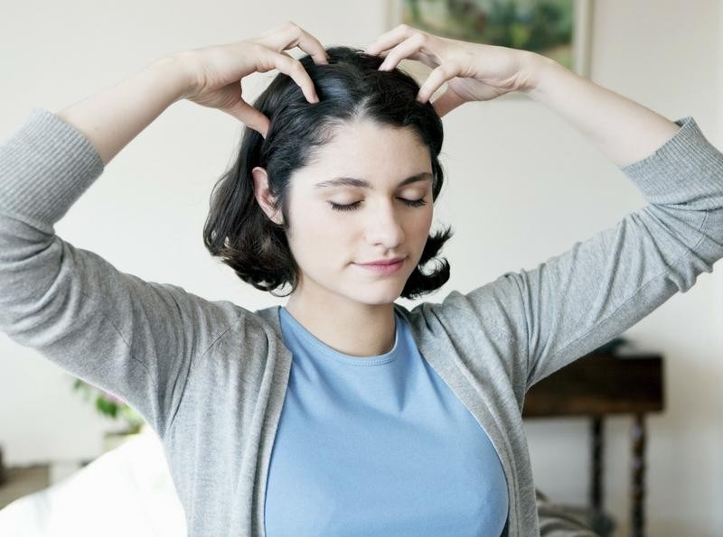 Massage da đầu chính là một trong những cách chống rụng tóc hiệu quả nhất