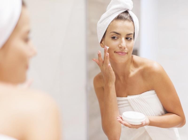 Dù cắt giảm ngân sách cũng không thể bỏ qua bốn món dưỡng da thiết yếu này