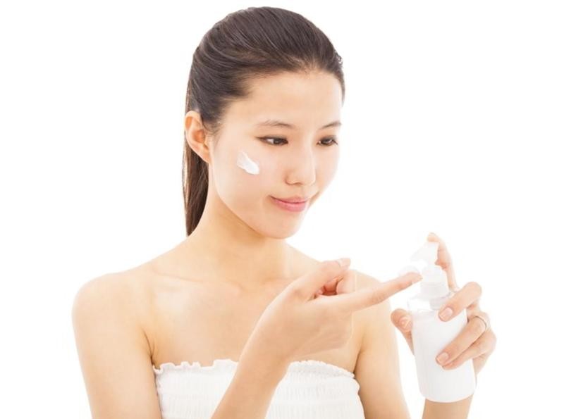 Dưỡng ẩm thường xuyên là vậy nhưng bạn đã biết phân biệt các thành phần dưỡng ẩm?