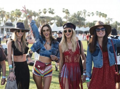 Tại sao những lễ hội âm nhạc lớn nhất hành tinh chuộng thời trang phong cách hippie? 