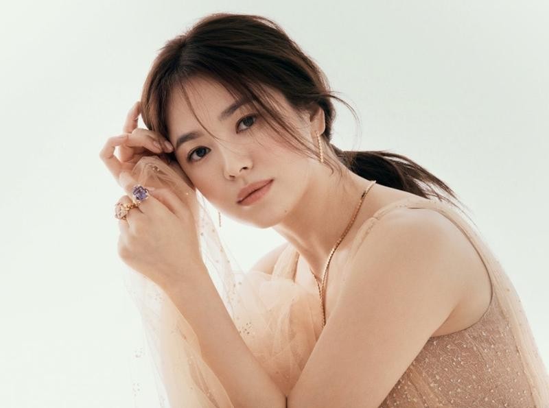 Chọn Song Hye Kyo để quảng cáo trang sức, ai dè chị đẹp lấn át luôn cả sản phẩm của thương hiệu