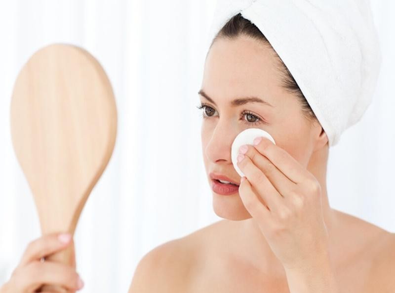 Nhờ thói quen tẩy trang, rất ít người có thể đoán được tuổi thật của bạn