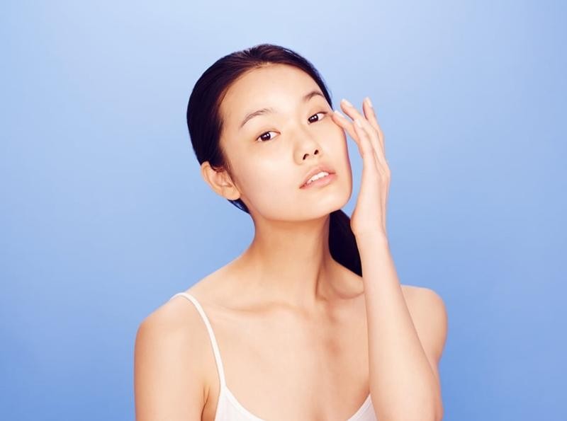 Tận dụng kem dưỡng da mắt theo cách này sẽ khiến bạn trẻ trung như được tiêm botox