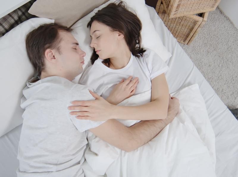 Thói quen ngủ cũng ảnh hưởng đến hạnh phúc hôn nhân