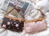 Từ LV đến Prada, những chiếc túi vượt thời gian nào đã đi lên màn ảnh?