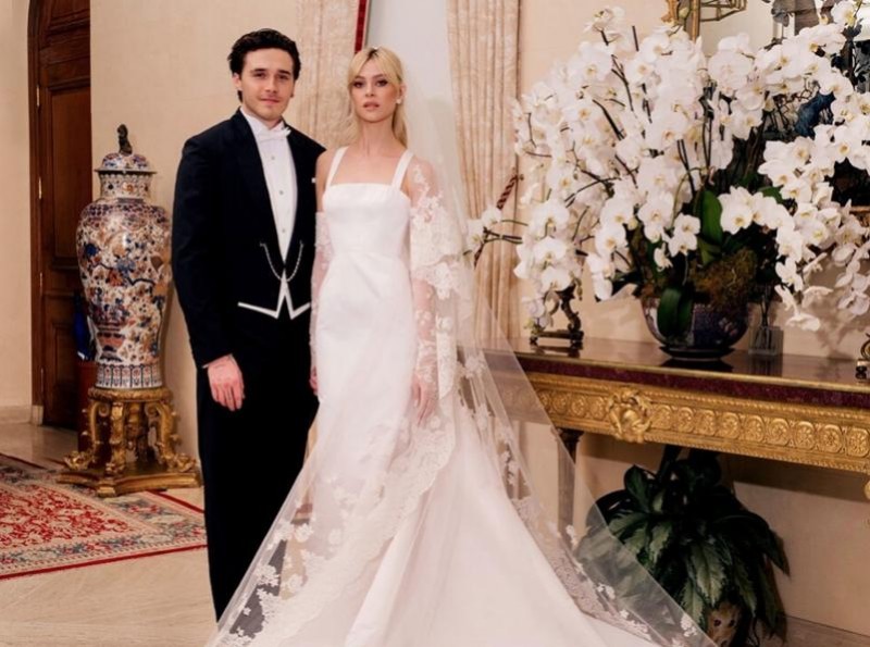 Những chiếc váy cưới cổ điển không thể nào quên của Valentino 